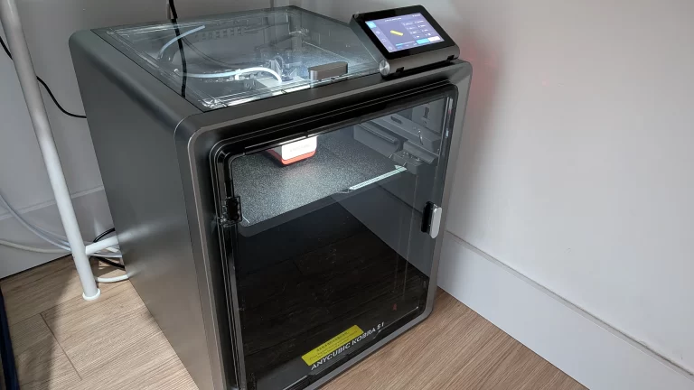 Mi impresora 3D que compré de oferta en Aliexpress imprimiendo